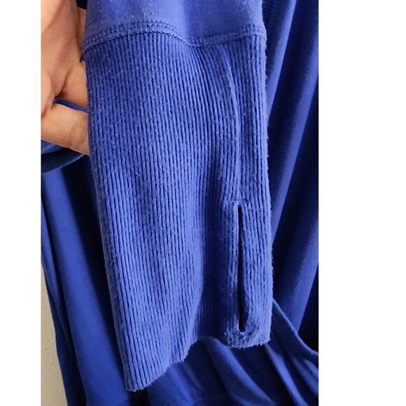 Athleta Inner Twist Hoodie w Thumbholes Capri Blue Small - Picture 8 of 10
